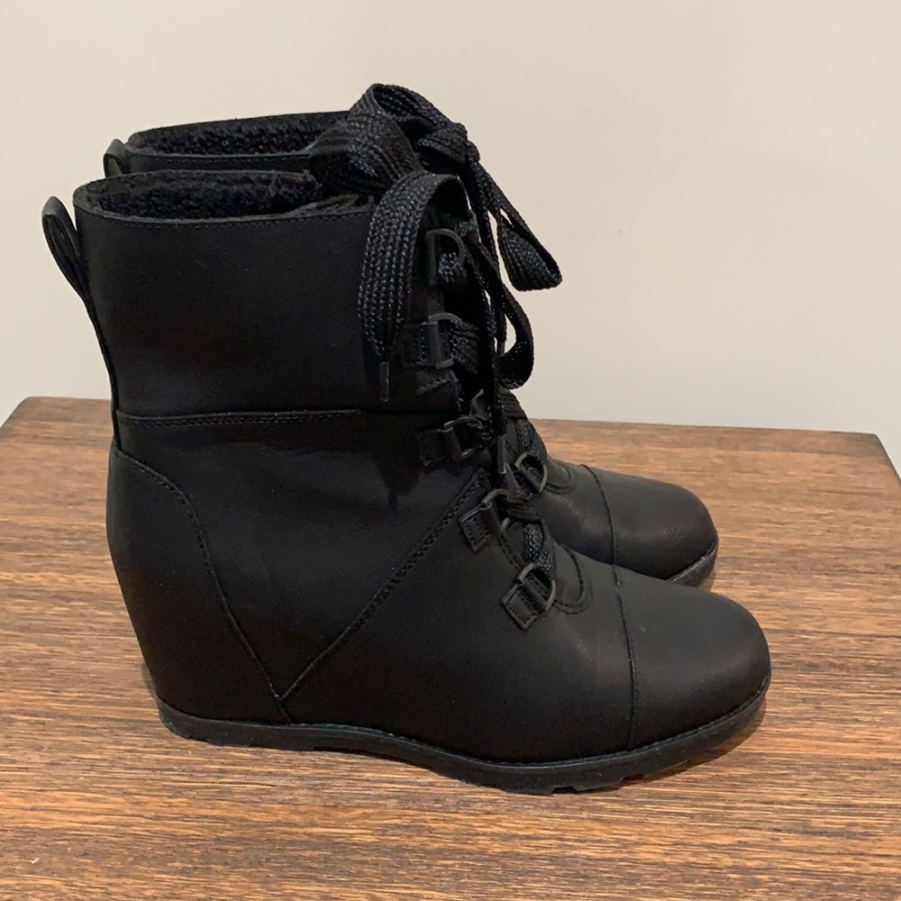 Universal Thread Wedge Boots - Picture 3 of 4